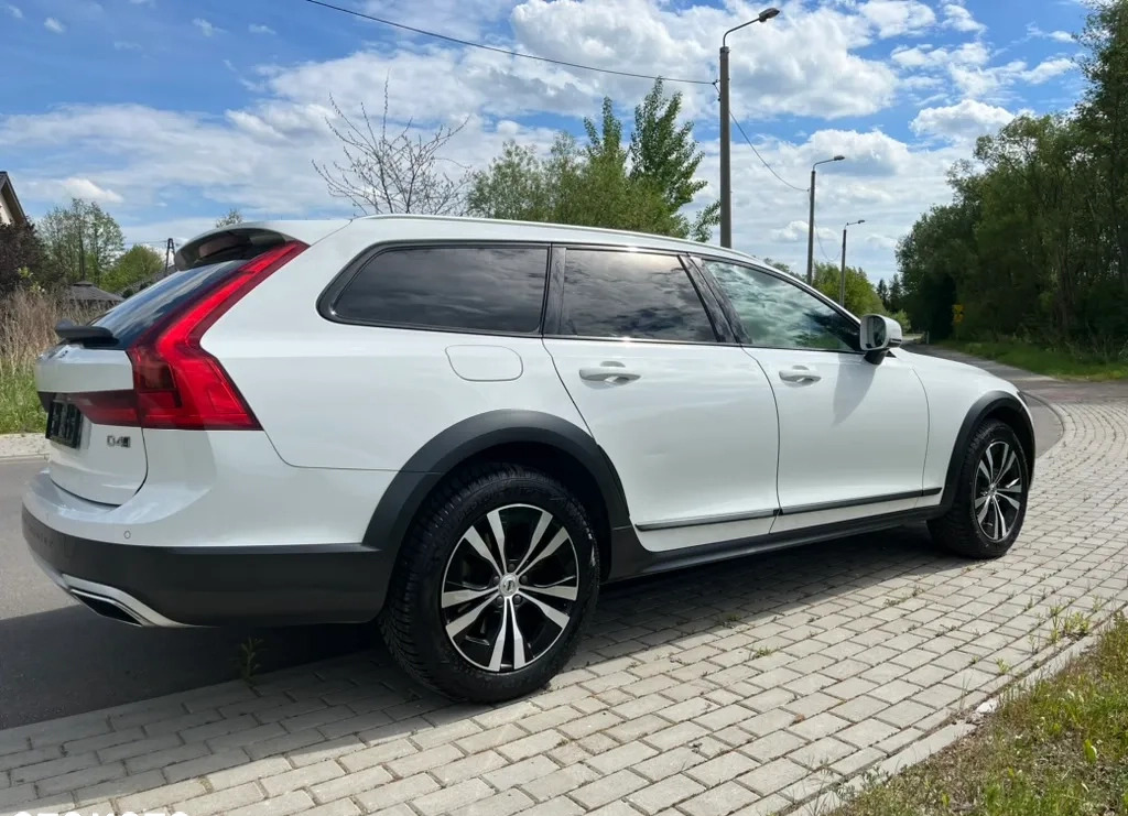 Volvo V90 Cross Country cena 122900 przebieg: 188000, rok produkcji 2019 z Cieszanów małe 781